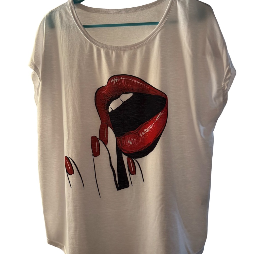 ☃️Stylish White and Red Graphic Women's Top